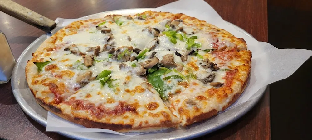Mushrooms & Green Peppers Pizza